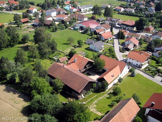 Vier Seitenhof in Eggelham.